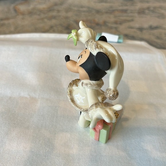 Disney’s Lennox Minnie mouse Christmas wish for buy one and a half inches - Picture 2 of 7